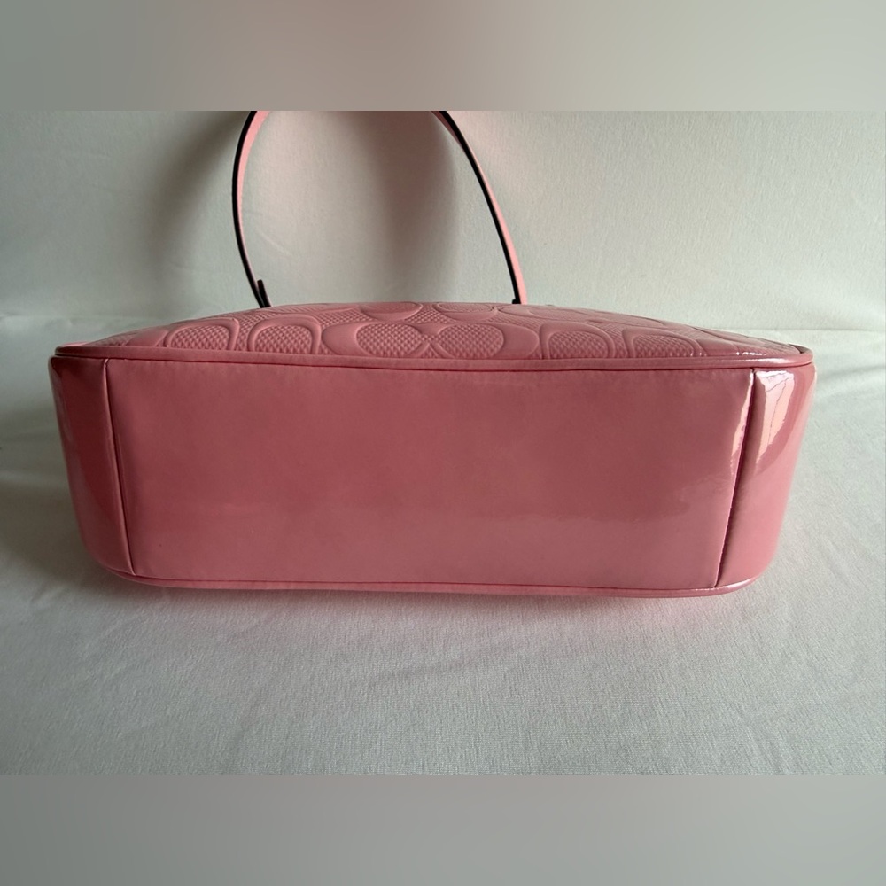 NWT Coach Teri Shoulder Bag In Signature Leather Pink/Silver Heart Charm CDA98 - Picture 5 of 15